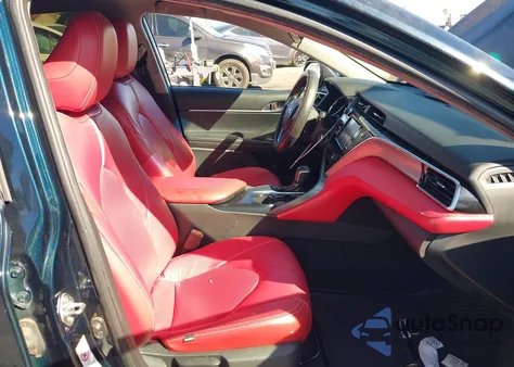 2018 Toyota Camry Se z USA, uszkodzony, nr VIN 4T1B11HK7JU574375